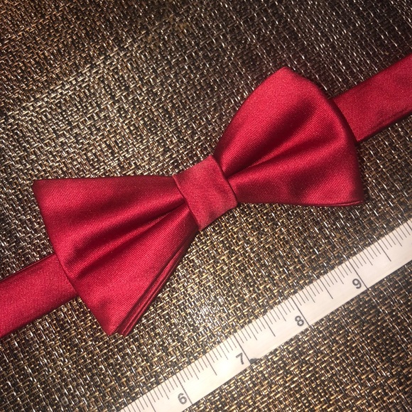 Red bow tie - Picture 8 of 8